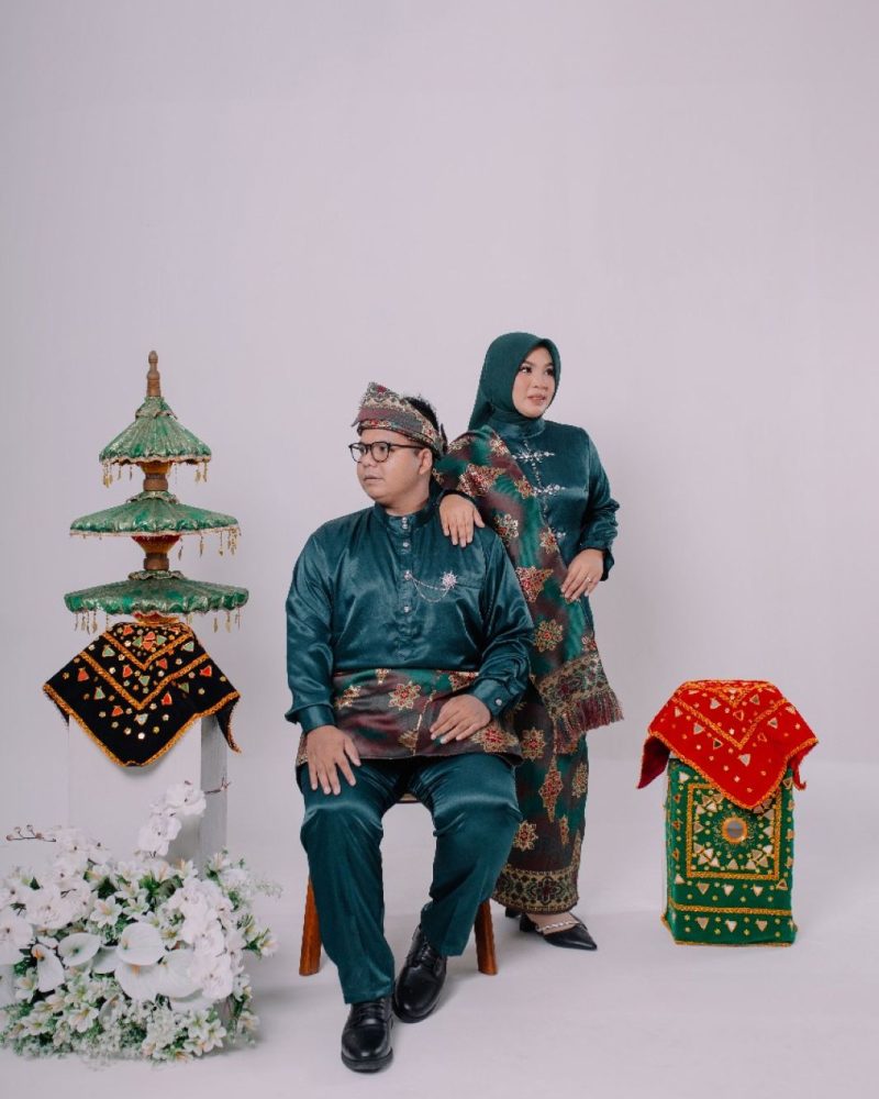 ADINDA DICKY (26)