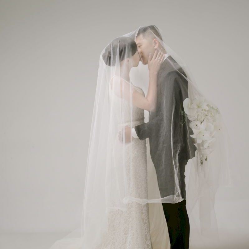 WHITE GOWN 1-AWEI DEBBY.jpg